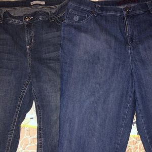 Lot of 2 size 16W Capris